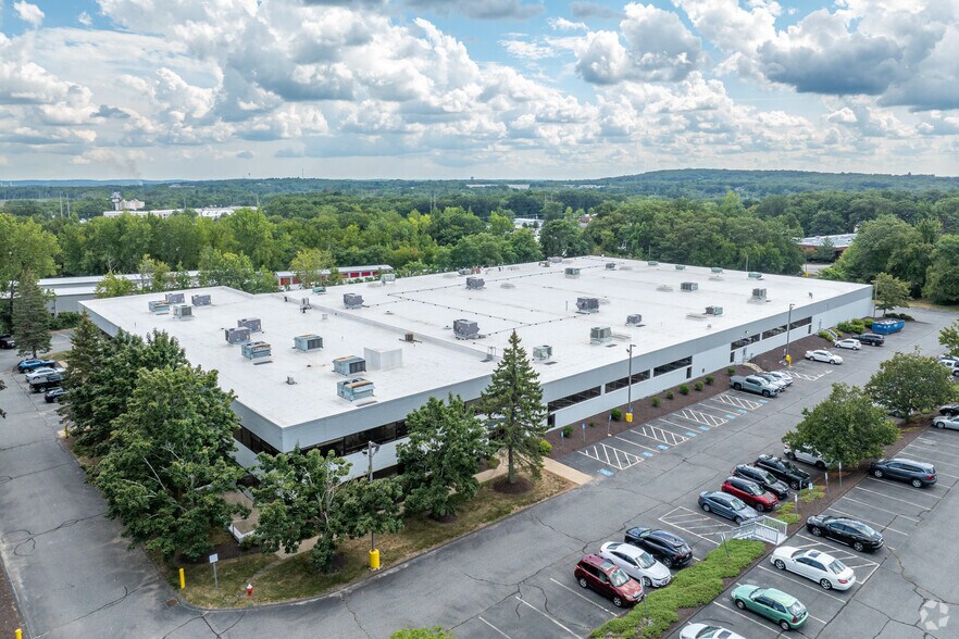 450 Fortune Blvd, Milford, MA à louer - Photo principale – Image 1 sur 6