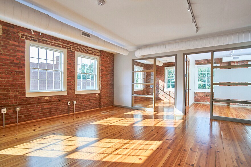 1000 W Main St, Durham, NC à louer - Photo principale – Image 1 sur 13