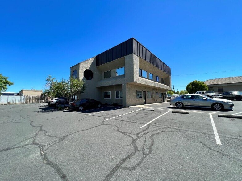 804 E Cypress Ave, Redding, CA à vendre - Photo de l’immeuble – Image 2 sur 15