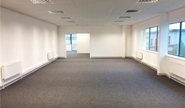 1 Premier Park, Manchester à louer Photo intérieure– Image 2 sur 2