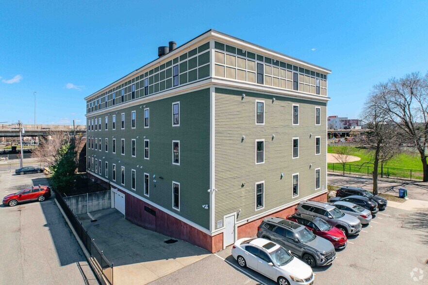 100 Fellsway W, Somerville, MA à louer - Photo de l’immeuble – Image 2 sur 4