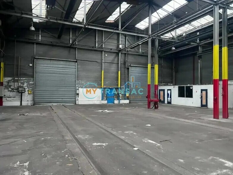 Local d’activités dans Corbeil-Essonnes à louer - Photo de l’immeuble – Image 3 sur 6