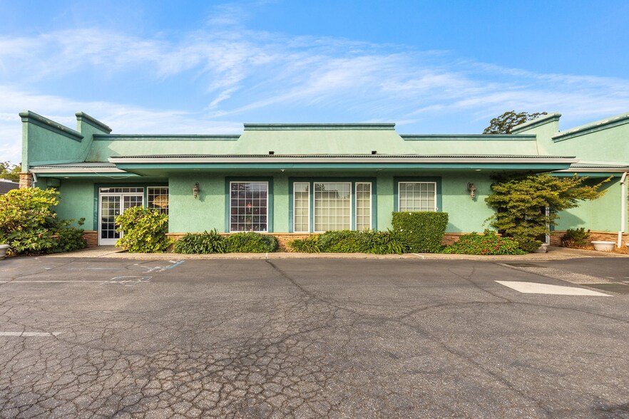 1351 Mangrove Ave, Chico, CA à vendre - Photo de l’immeuble – Image 1 sur 9