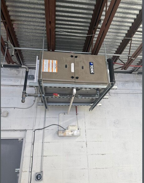 9 Maynard St, Attleboro, MA à louer - Photo de l’immeuble – Image 3 sur 4