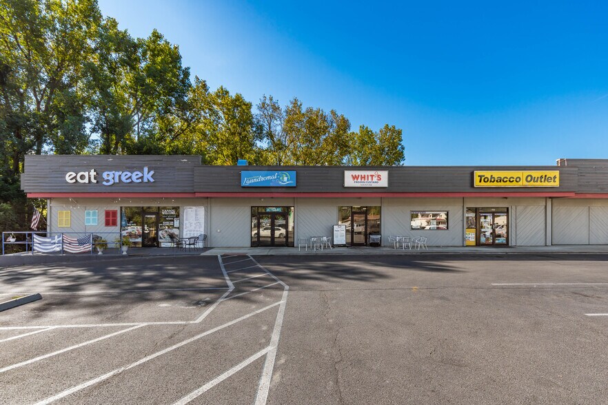 229-245 E Main St, West Jefferson, OH à louer - Photo de l’immeuble – Image 2 sur 9