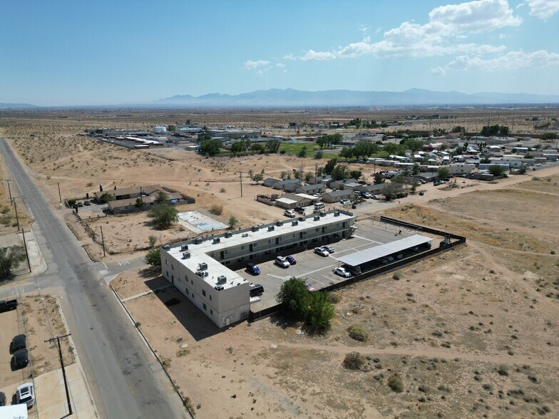 18000 Pearmain St, Adelanto, CA à vendre - Photo de l’immeuble – Image 2 sur 13