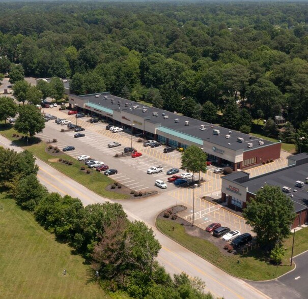 211 Village Ave, Yorktown, VA à vendre - Photo de l’immeuble – Image 1 sur 1