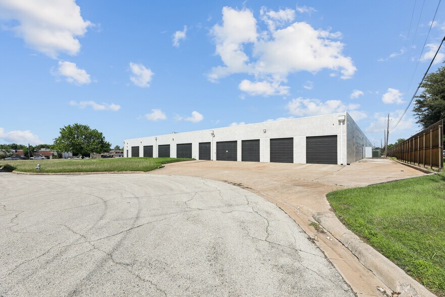 4806 Commercial Park Dr, Austin, TX à louer - Photo de l’immeuble – Image 3 sur 15