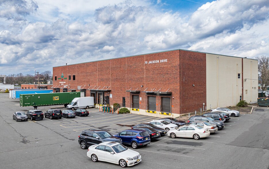 70 Jackson Dr, Cranford, NJ à louer - Photo de l’immeuble – Image 1 sur 17