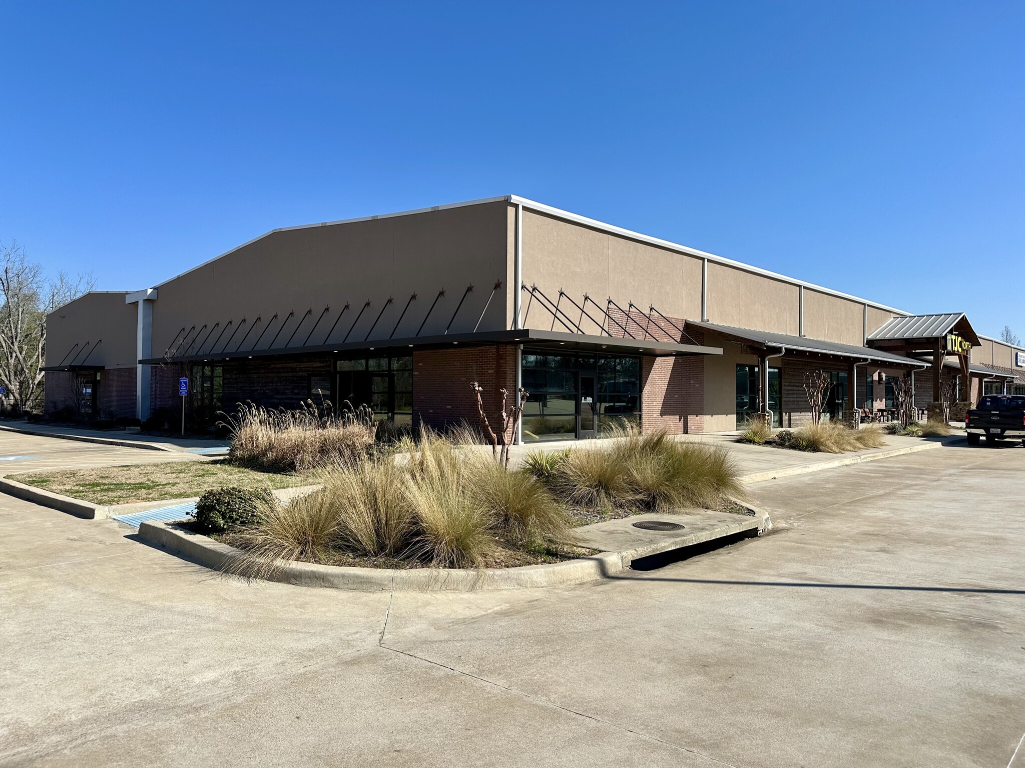 75 Miranda Lambert Way, Lindale, TX à louer Photo de l’immeuble– Image 1 sur 2