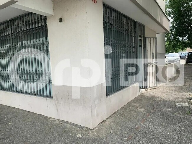 Plus de détails pour Local d’activités à vendre
