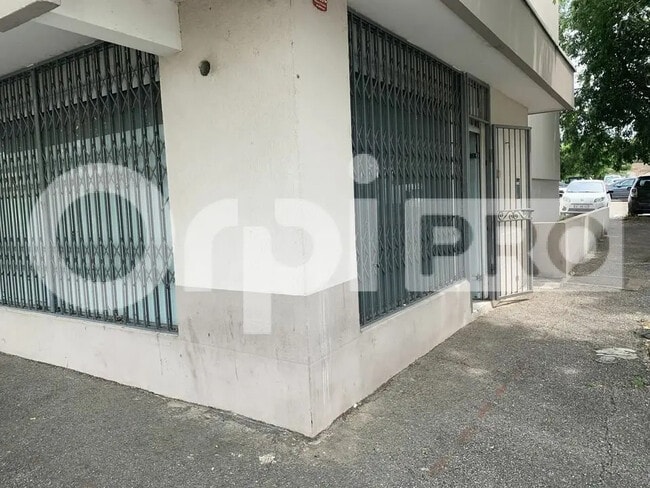 Plus de détails pour Local d’activités à vendre