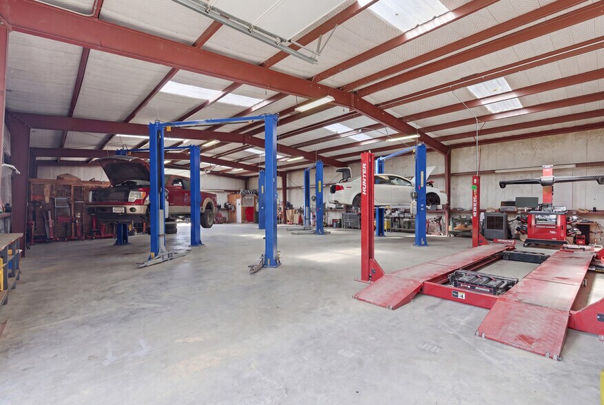 320 S S Wilcox St, Rockdale, TX à vendre - Photo de l’immeuble – Image 3 sur 21