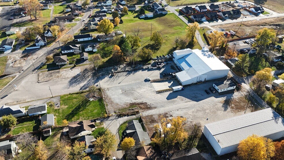 2404 U St, Bedford, IN à vendre - Photo de l’immeuble – Image 1 sur 38