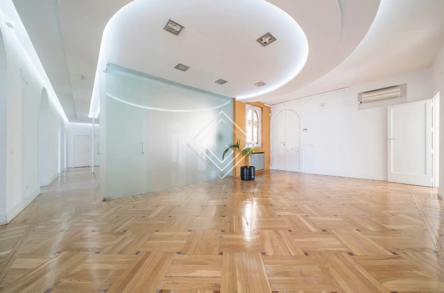 Immeuble residentiel dans Madrid, Madrid à vendre - Photo intérieure – Image 2 sur 3