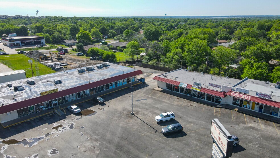 3421 Cimmaron Trl, Fort Worth, TX à louer - Photo de l’immeuble – Image 3 sur 7