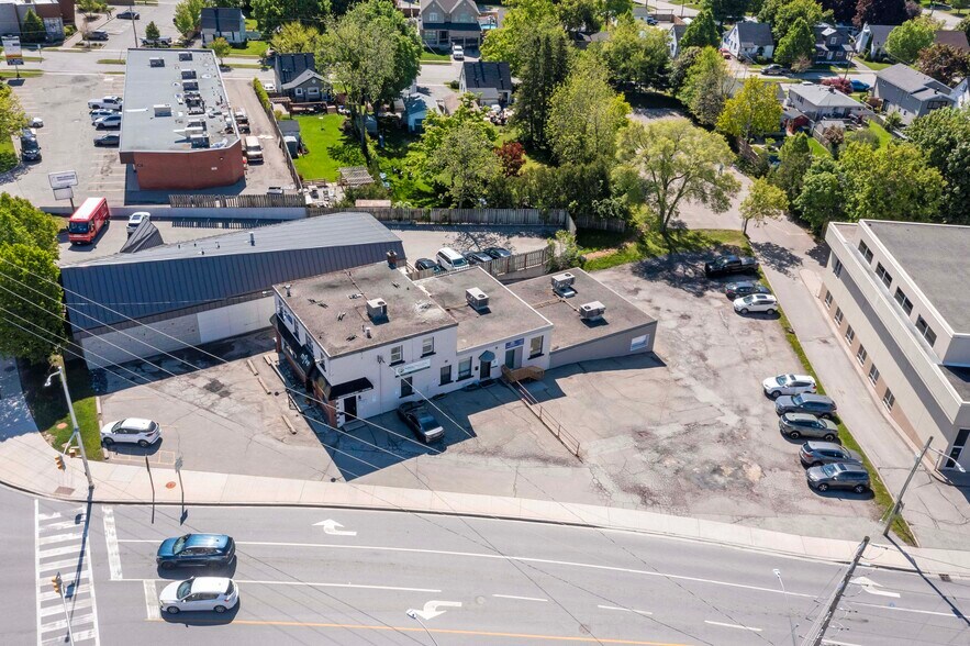 116 Guelph St, Halton Hills, ON à vendre - Photo de l’immeuble – Image 3 sur 12