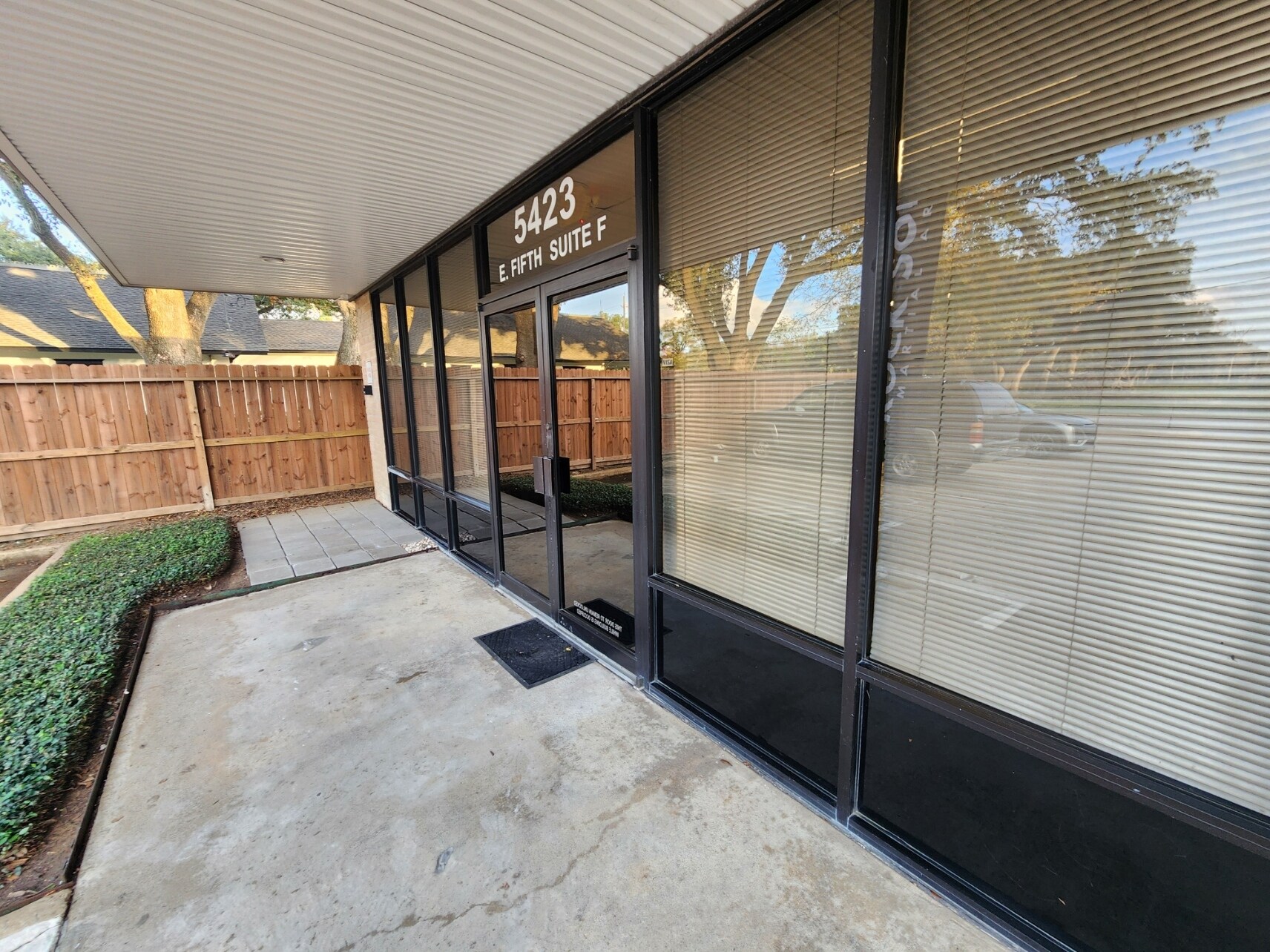 5423 E 5th St, Katy, TX à louer Photo de l’immeuble– Image 1 sur 18
