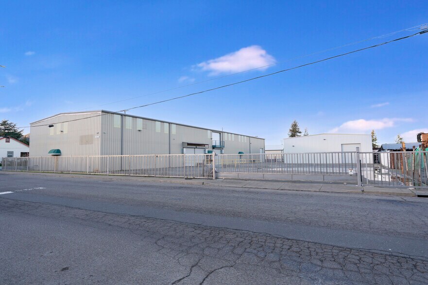 120 Brush St, Ukiah, CA à louer - Photo principale – Image 1 sur 12