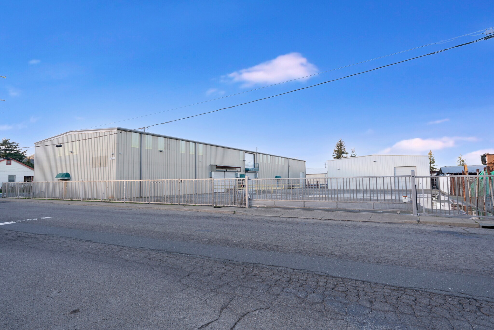 120 Brush St, Ukiah, CA à louer Photo principale– Image 1 sur 13