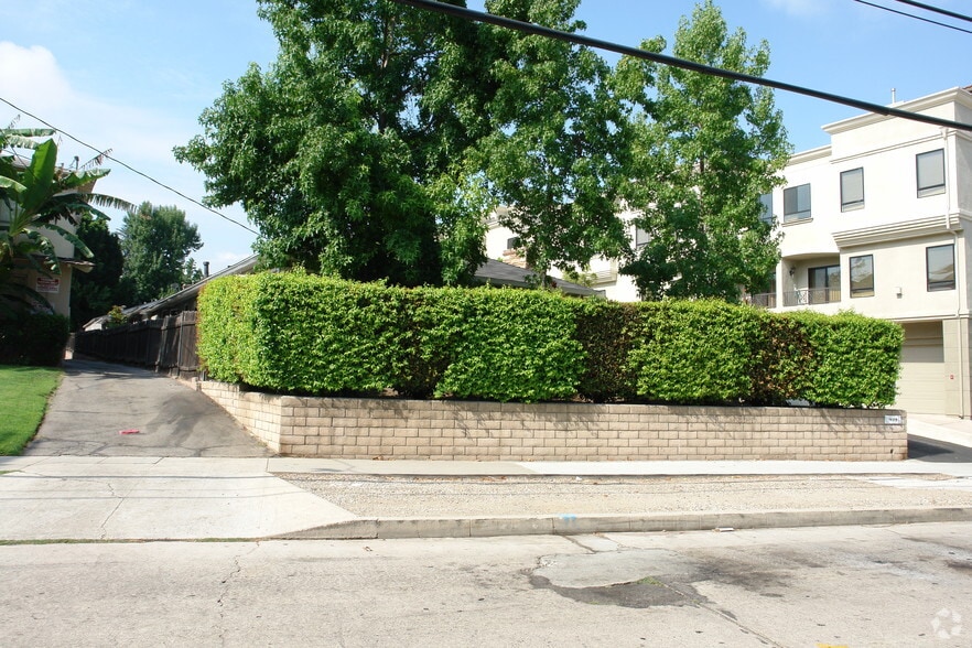 14318 Dickens St, Sherman Oaks, CA à vendre - Photo de l’immeuble – Image 3 sur 11