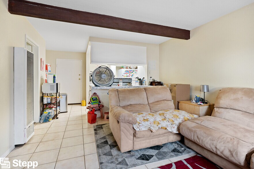 560 W 4th St, San Pedro, CA à vendre - Photo intérieure – Image 2 sur 10