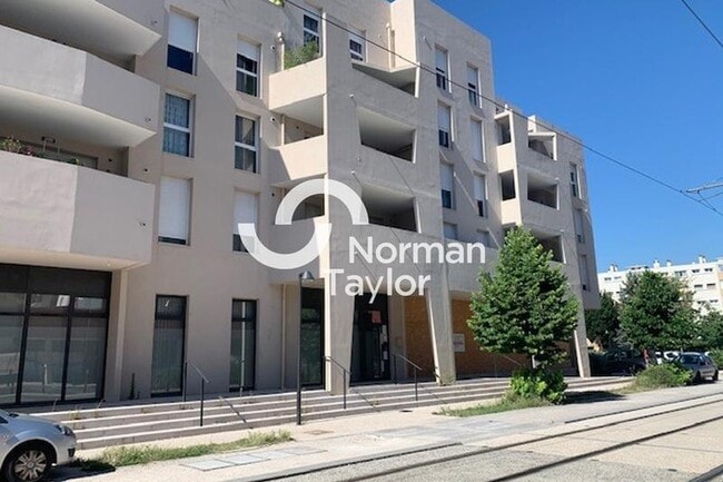 Plus de détails pour Local commercial à louer