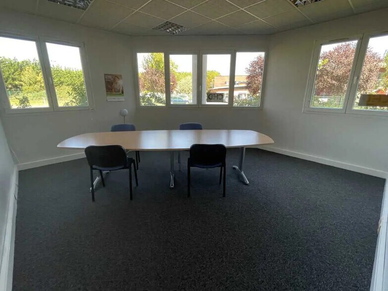 Bureau dans Beauvais à louer - Photo de l’immeuble – Image 2 sur 6