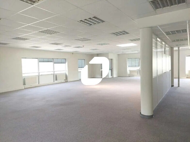 11 Rue Jacques Cartier, Guyancourt à louer - Photo principale – Image 1 sur 14