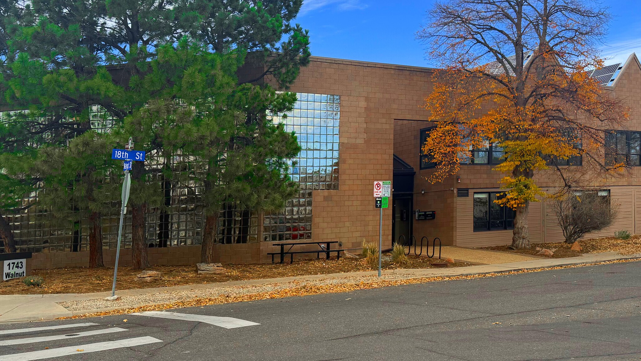 1743 Walnut St, Boulder, CO à louer Photo de l’immeuble– Image 1 sur 3
