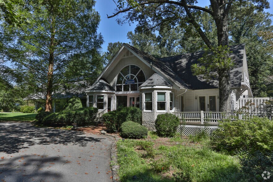 86 Lily Pad Ln, Flat Rock, NC à vendre - Photo de l’immeuble – Image 2 sur 75