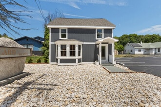 2695 Hartford Ave, Johnston, RI à louer Photo de l’immeuble– Image 2 sur 44
