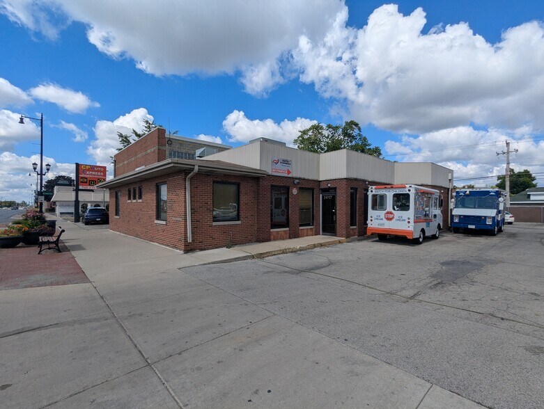 7417 Roosevelt Rd, Forest Park, IL à vendre - Photo de l’immeuble – Image 2 sur 12
