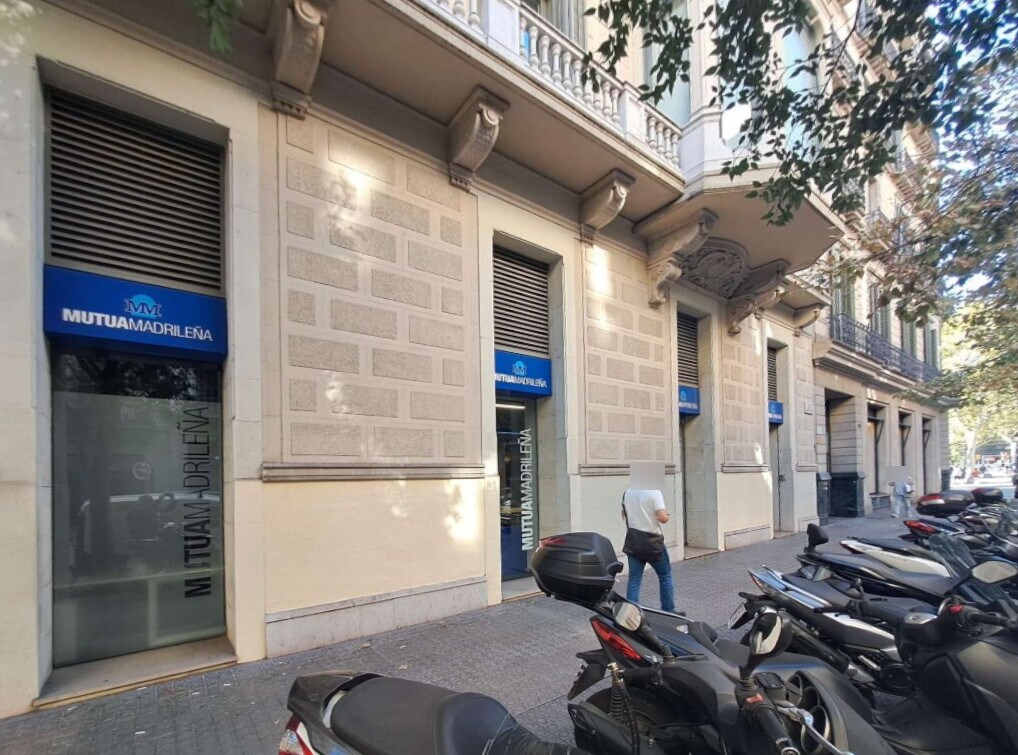Local commercial dans Barcelone, Barcelona à louer Photo de la construction– Image 1 sur 7