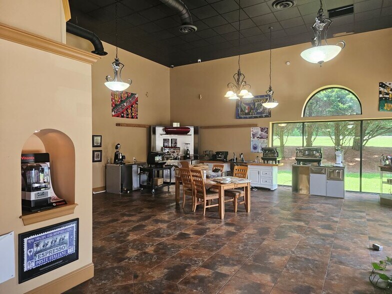 1505 University Dr, Auburn, GA à vendre - Photo de l’immeuble – Image 2 sur 20