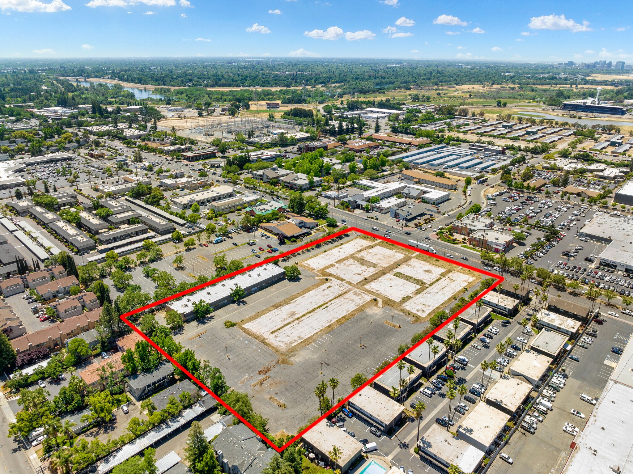 1420 Howe Ave, Sacramento, CA à vendre Photo principale– Image 1 sur 21