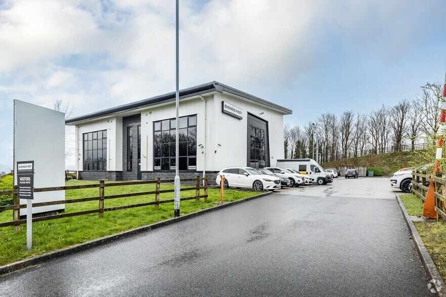 Cowm Top Ln, Rochdale à louer - Photo de l’immeuble – Image 2 sur 5