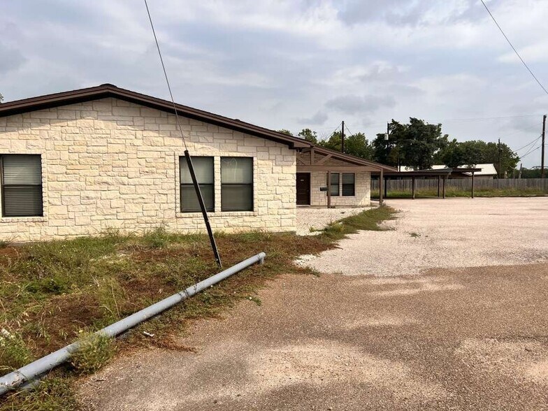 208 E York St, Ganado, TX à vendre - Photo de l’immeuble – Image 3 sur 13