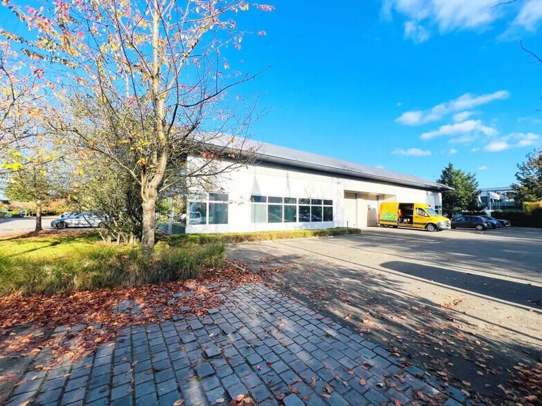 Bureau dans Élancourt à louer - Photo de l’immeuble – Image 1 sur 10