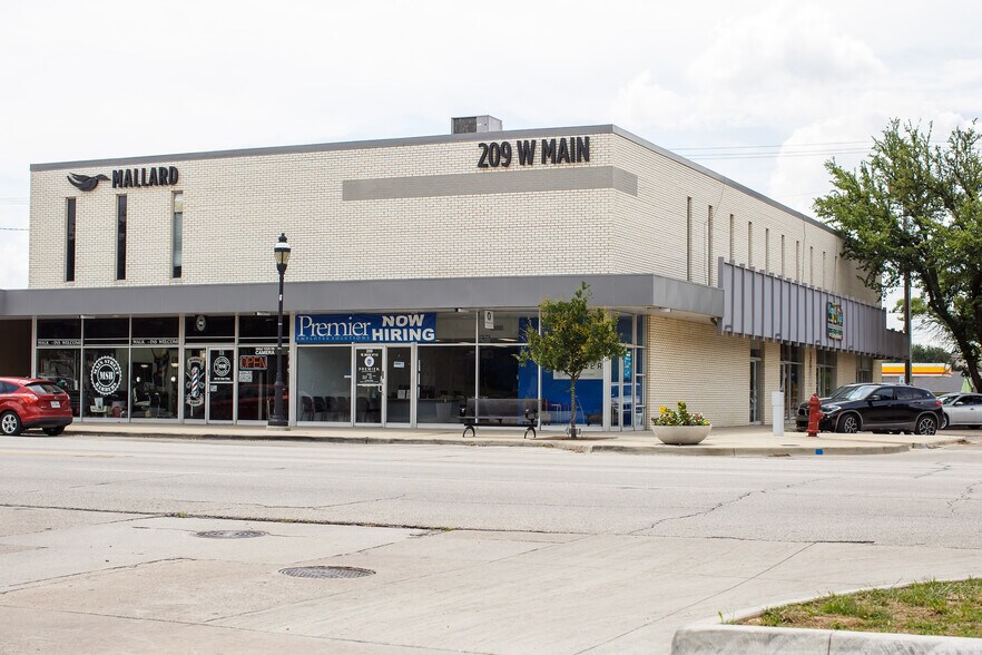 209 W Main St, Grand Prairie, TX à vendre - Photo de l’immeuble – Image 1 sur 6