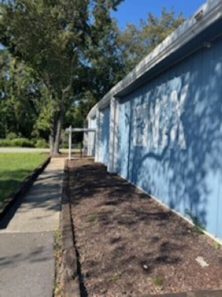 2470 Air Park Rd, Charleston, SC à louer - Photo de l’immeuble – Image 1 sur 13