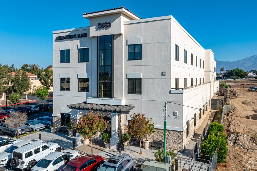 5562 Philadelphia St, Chino, CA à vendre - Photo principale – Image 1 sur 5