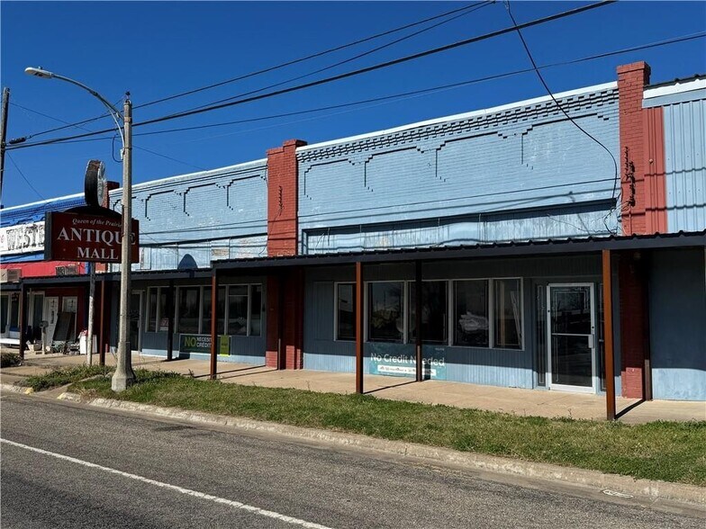 208 E Gassaway Ave, Lott, TX à vendre - Photo de l’immeuble – Image 3 sur 6