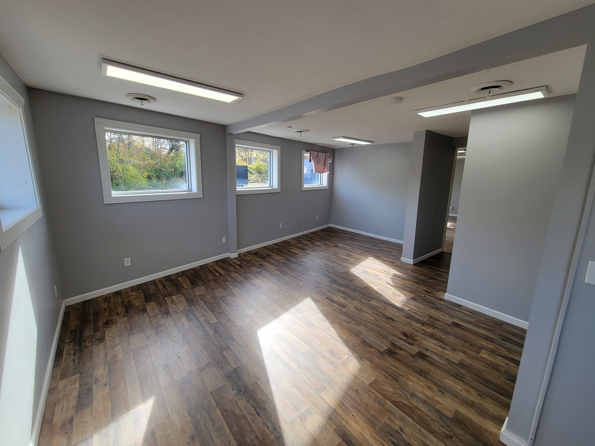 4646-4660 E Lake Rd, Sheffield Lake, OH à louer Photo intérieure– Image 1 sur 7