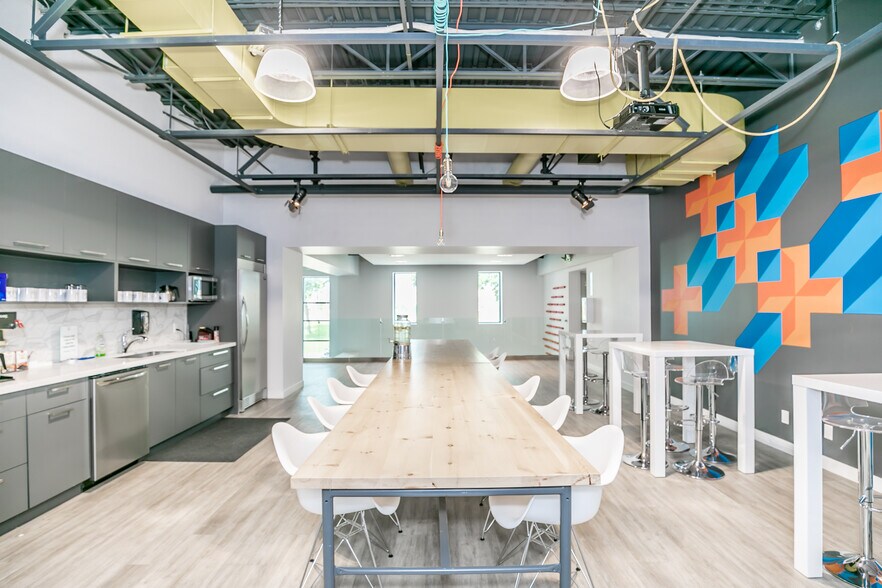 290 Caldari Rd, Vaughan, ON à louer - Photo intérieure – Image 3 sur 21