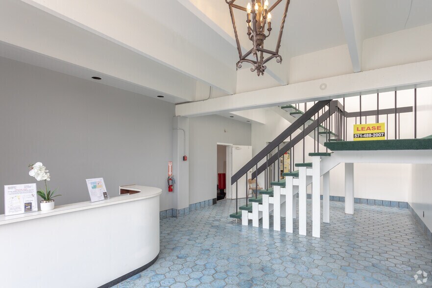 8300 Merrifield Ave, Fairfax, VA à vendre - Hall d’entrée – Image 3 sur 31