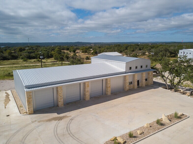 4955 Bell Springs Rd, Dripping Springs, TX à louer - Photo de l’immeuble – Image 2 sur 8