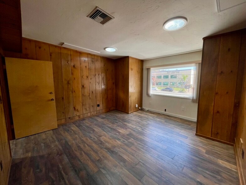 11510 Woodside Ave, Santee, CA à louer - Photo de l’immeuble – Image 1 sur 10