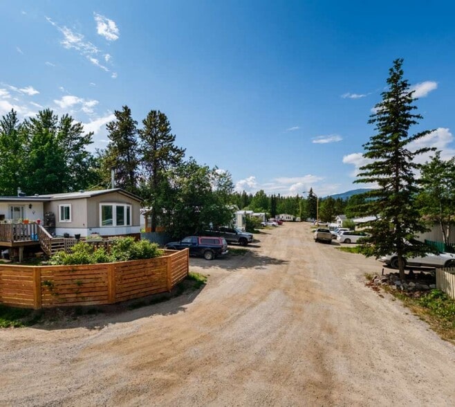986 Range Rd, Whitehorse, YT à vendre - Photo principale – Image 1 sur 17