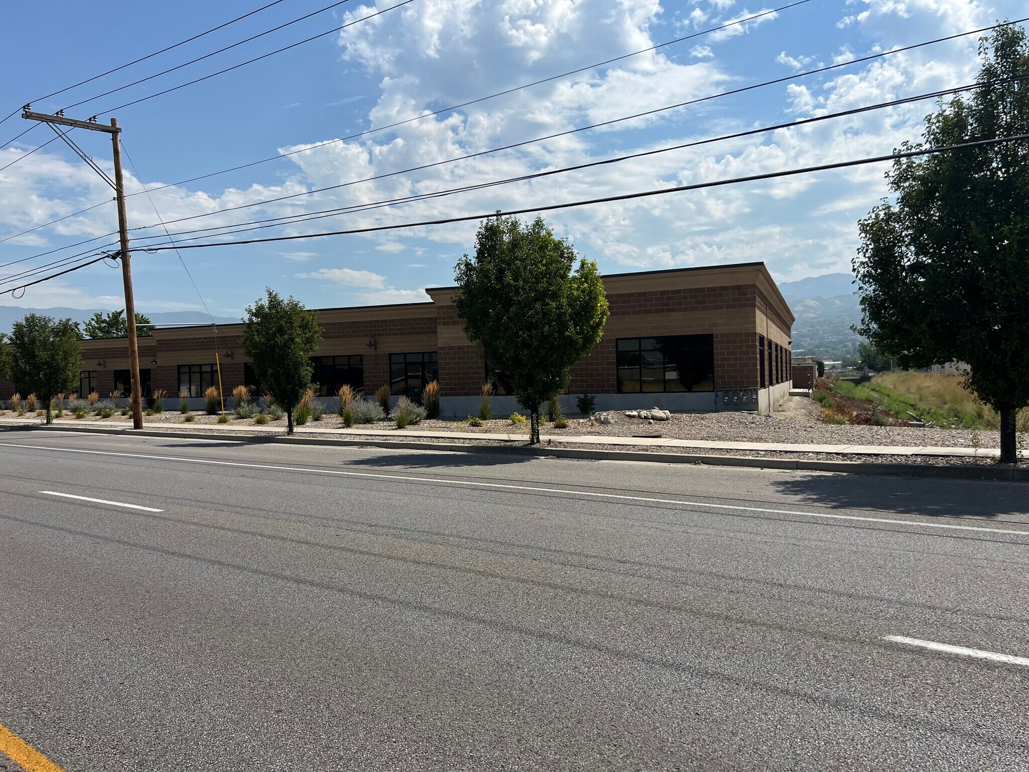 120 N Redwood Rd, North Salt Lake, UT à louer Photo de l’immeuble– Image 1 sur 2